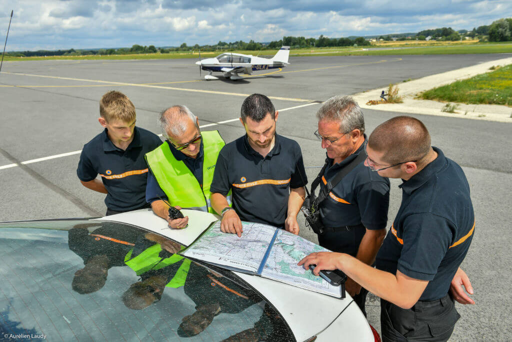 coordination des équipes de recherche sur le terrain